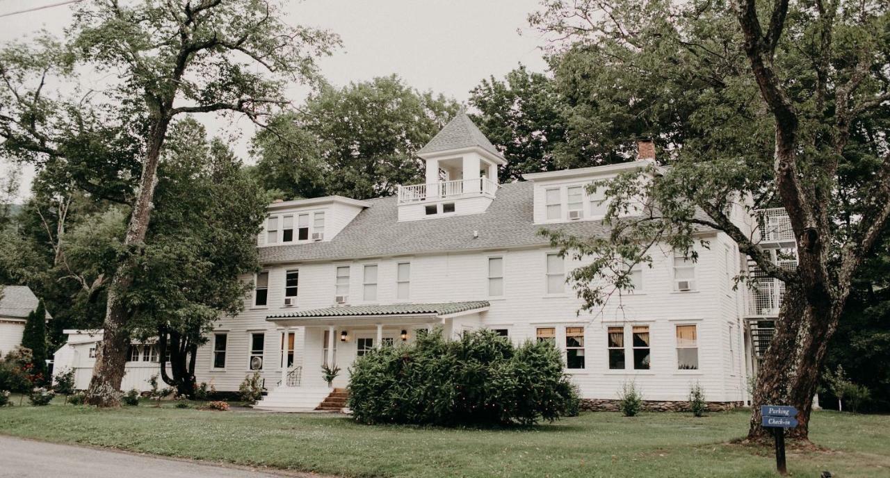 Foxfire Mountain House Hotel Mount Pleasant Exterior photo