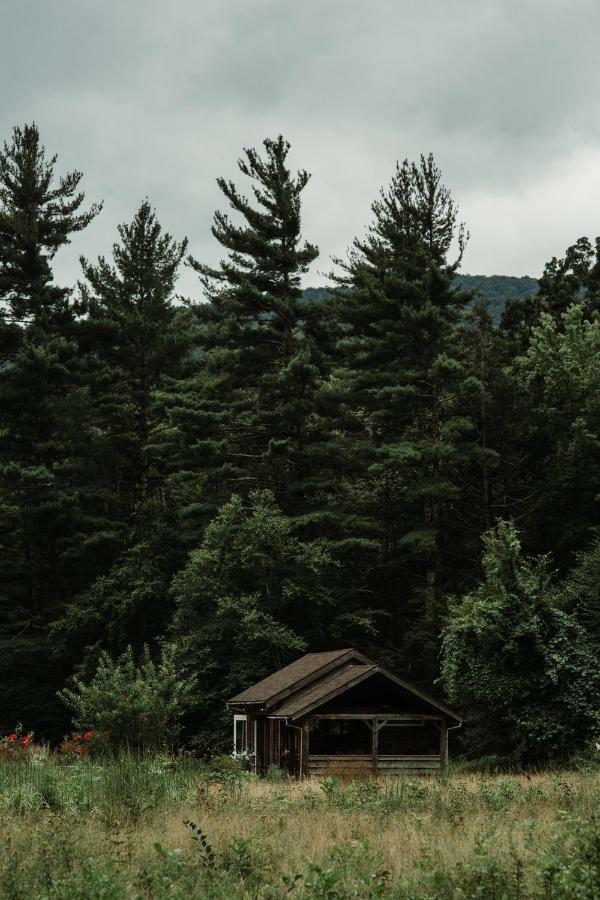 Foxfire Mountain House Hotel Mount Pleasant Exterior photo